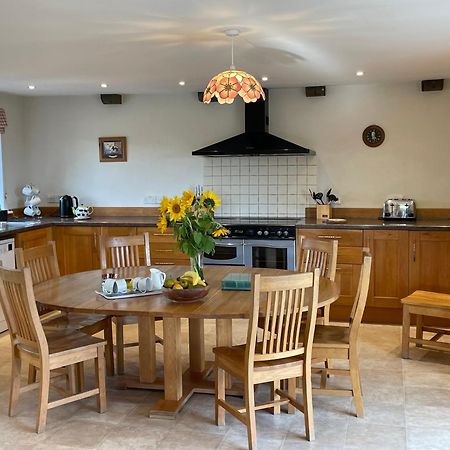Crowthorne, Bookham Court Villa Дорчестър Екстериор снимка