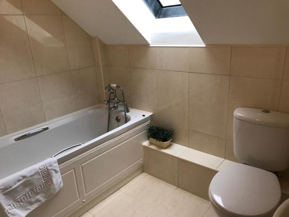 Crowthorne, Bookham Court Villa Дорчестър Екстериор снимка